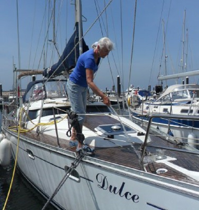 Douro Marina, Porto. Vanmorgen spuiten we al het zeezout van de boot