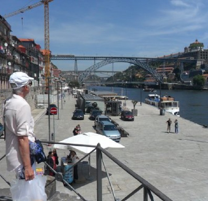 Het centrum van Porto met de beroemde Ponte de Dom Luïs I over de Douro