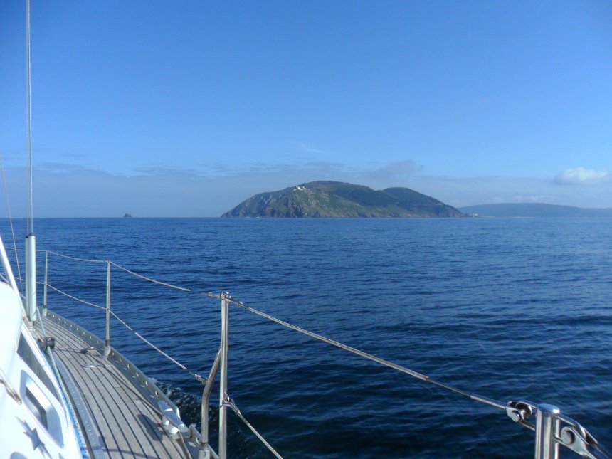 Nadering van kaap Finisterre. Links de Centolo.