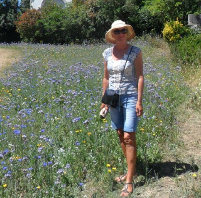 Concarneau. Een bloemenweide in la Ville Close.