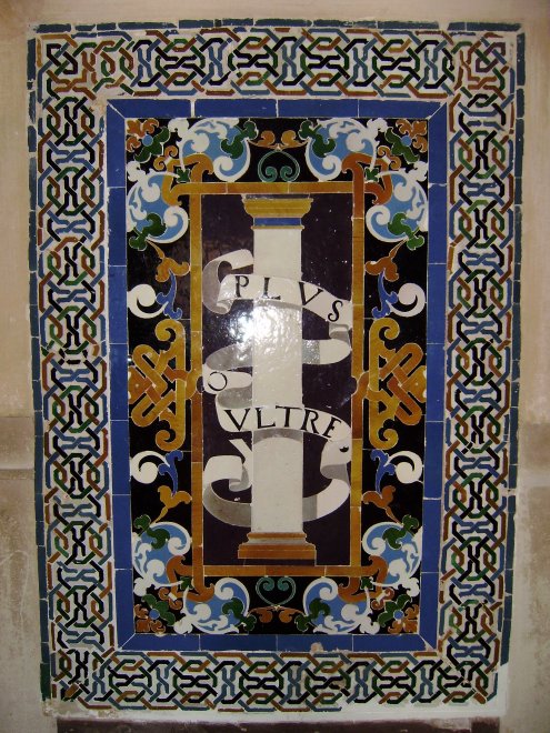 Plus Ultre (=Nog verder), de tekst in het Wapen van Spanje, gekozen door Karel V en aangebracht op de muur van een ruimte in het Alhambra, in het Moorse paleis dat Karel gebruikte