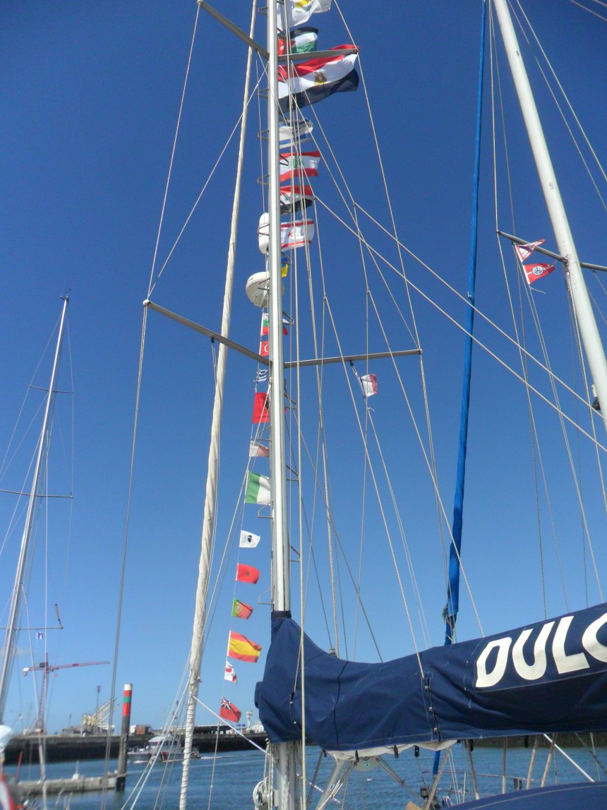 De lijn met de gastenvlaggetjes van de landen die we bezochten.