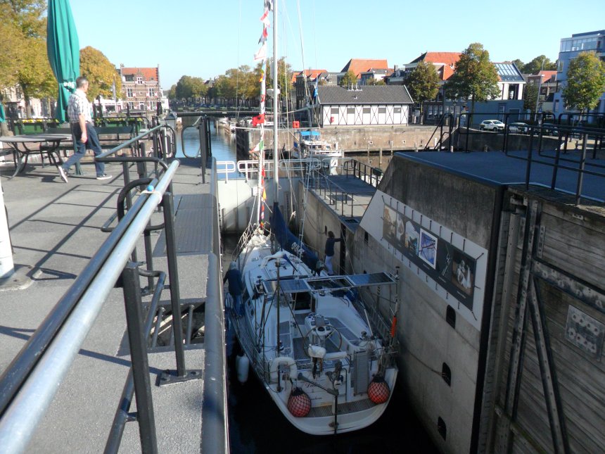 Dulce na negen jaar weer in het sluisje van de Lingehaven
