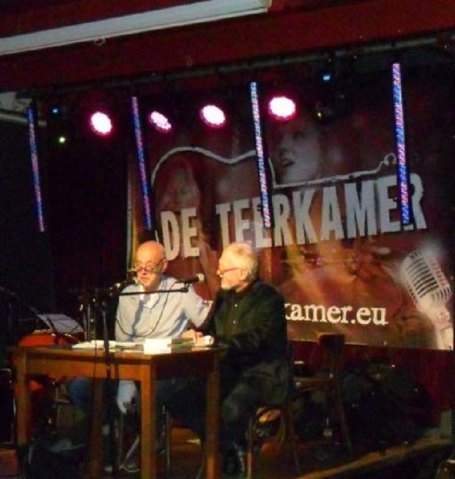 Met Piet Hartman in het Woerkums Café.