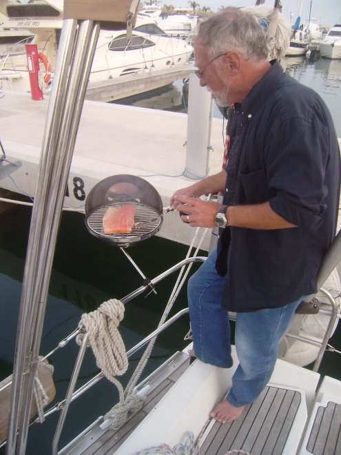 Mijn verjaardagscadeau. Een boot-barbecue. Gisteravond namen we hem al in gebruik