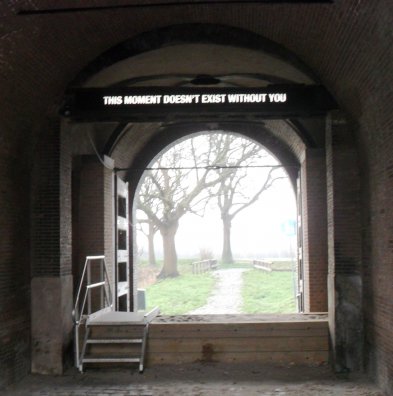 Werk van de kunstenaars Joke van Kerkwijk & Paul van de Vliet in het Dalems Poortje (Symposium 2015) Let op vloeddrempel, die elke winter in de poort wordt aangebracht.