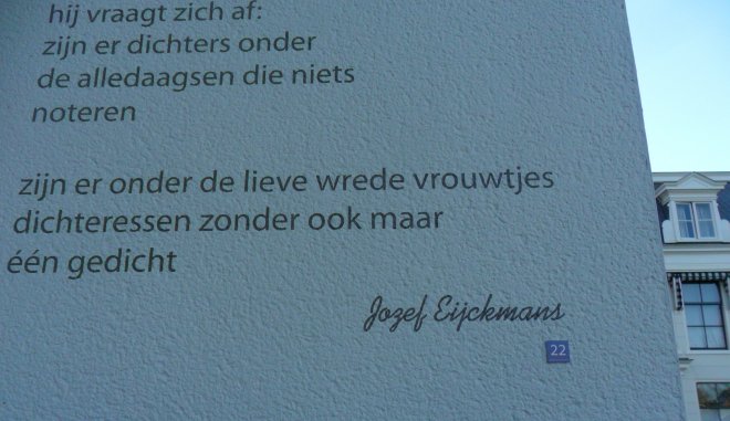 Gedicht nummer 22 in de Gorcumse Poëzieroute staat op ons huis. Nummerborje rechtsonder.