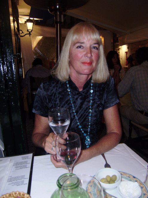 Smullen in Restaurante Dalt Vila, Ibiza-stad, van o.a. lamskoteletjes met knoflook en rozemarijn, en een kruidige rode wijn uit Mallorca.