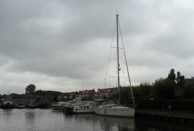 Dulce op haar weglegplek in de haven van WV Franeker. Tot over een maand!