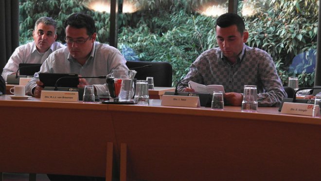 De twee Groen Linksers in de Gorcumse gemeenteraad. Links fractieleider Rutger van Breemen, rechts Ilhan Tekir (foto AD Rivierenland).
