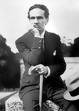 César Vallejo, 1929, in de tuinen van Versailles.