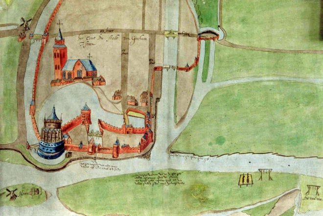 Studie voor een stadsplattegrond, anoniem, 1524 - 1578, Regionaal Archief. Links De Blauwe Toren, dan de voorhof waardoor een grachtje loopt (een 'heul'). Volgens sommigen is de voorburcht het oudere kasteel van Willem IV en Jacoba van Beieren.