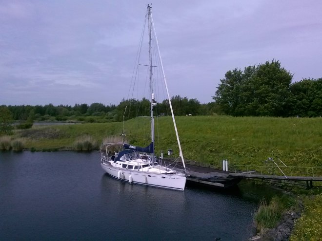 Aangemeerd in een landelijke idylle: Beneden Sas (NB).