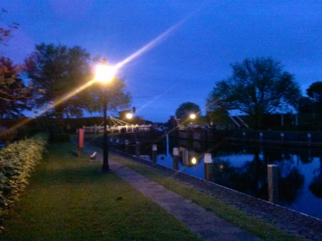 De sluiskolk van Benedensas gisteravond.