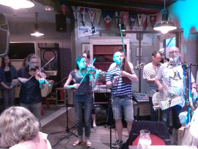 De Chiens d'Mer gisteravond in de jachtclub van de Yacht Club de la Mer du Nord.