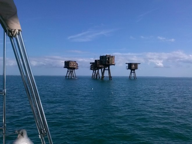 De Red Sand Towers in de monding van de Thames.