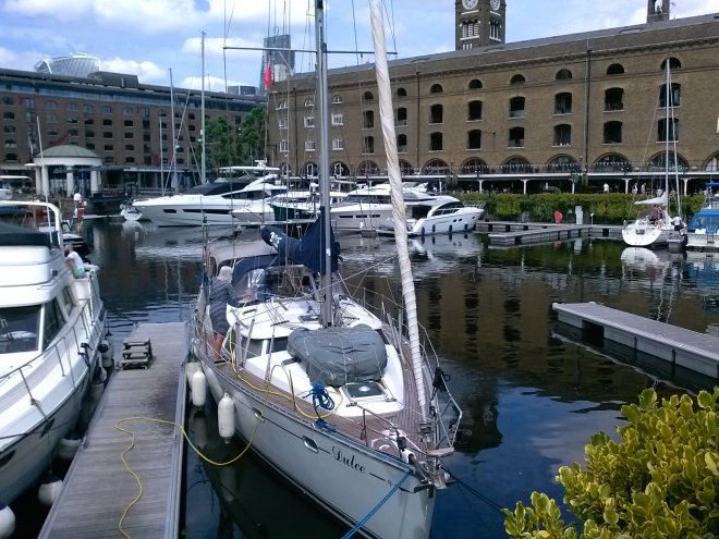 Dulce in Central Basin van St Katherine Docks.