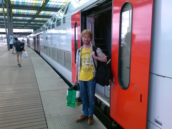 Station Oostende. Afscheid van Bas bij de trein naar Antwerpen.