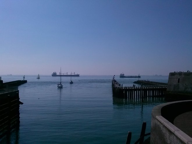 Vlissingen. De monding van de Westerschelde vanmorgen, vanaf de keersluis.