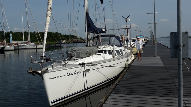 Dulce aan het noordelijke remmingwerk van de Volkeraksluis.