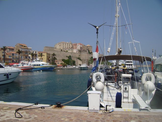 Dulce in Calvi. Links de citadel