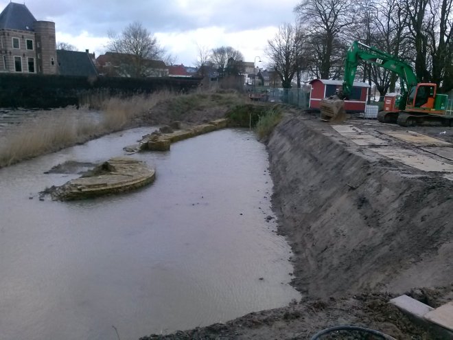 De Duveltjesgracht vanmiddag om 15 uur. De bouw ligt stil.