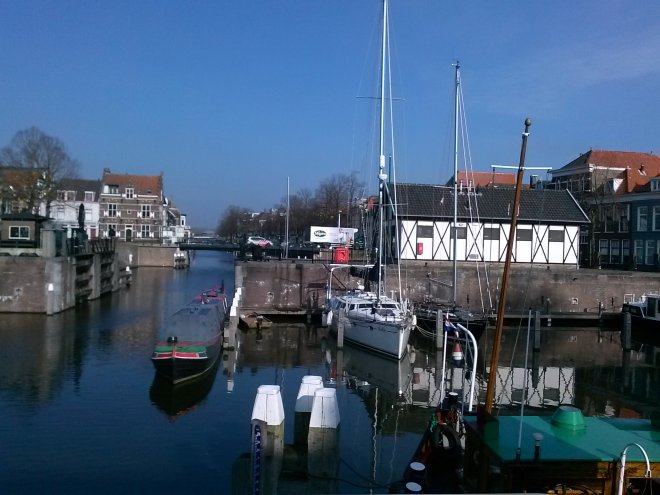 Dulce in de zon, rond het middaguur.