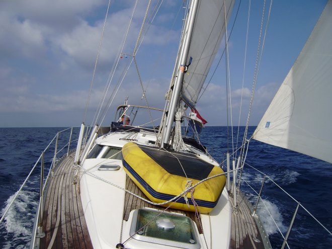 Dulce op een aandewindse koers onderweg van Corsica naar Elba.