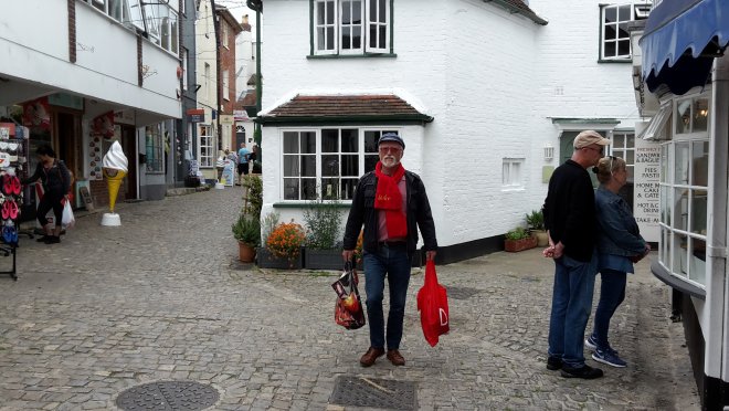 Straatje bij de haven in Lymington.