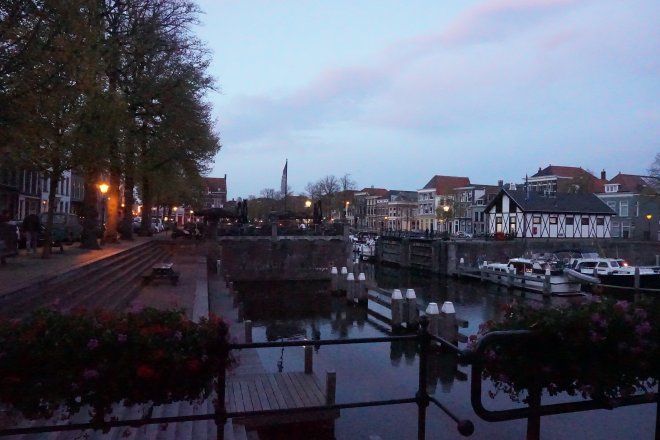 Vredige avond over de Lingehaven.