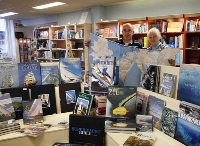 Joop & Marja bij de opening van hun zaak naast ons in 2016 (foto"AD/Rivierenland, Cor de Kock)