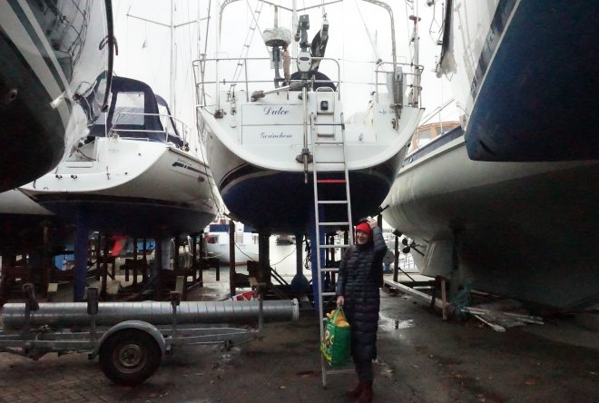 Op zondag even naar de werf in Numansdorp om aan boord te kijken naar de lekkages.