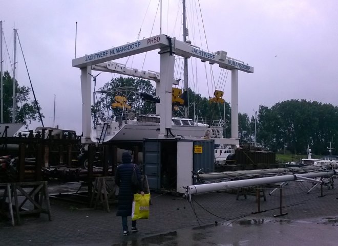 Dulce hing gisteren al in de kraan toen we op de werf aankwamen.