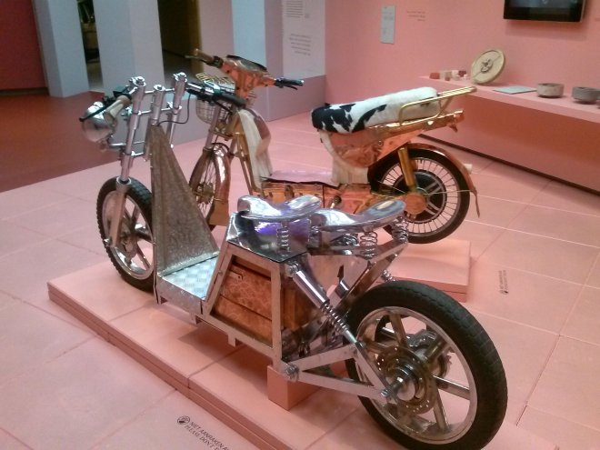 De motorfiets tot kunst verheven. Eric ten Hove, Mahjouba Prototype 1, 2016. Gezien in het Fries Museum