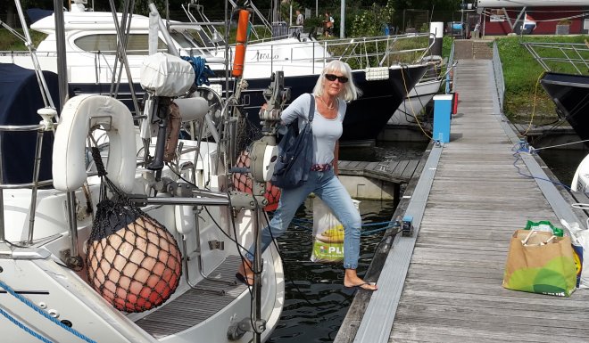 Vandaag halen we een lijst van vergeten spullen van de boot in Numansdorp.