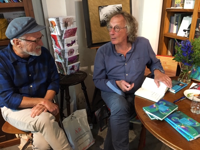Met auteur Thomas Verbogt in boekhandel De Mandarijn (foto: Emmy)