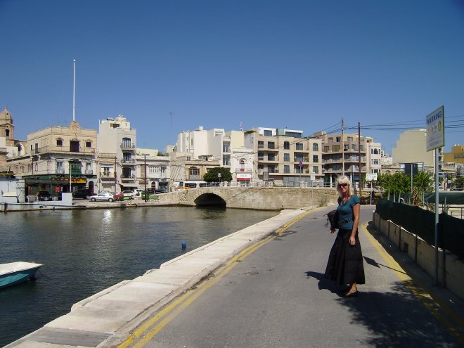 Op Manoel Island, achter Ans de brug die het eiland met de stad verbindt