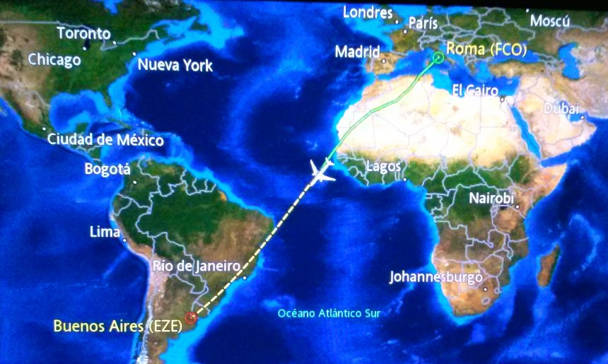 Het schermbeeld op de rug van de stoel voor me, als je niet naar een film kijkt.