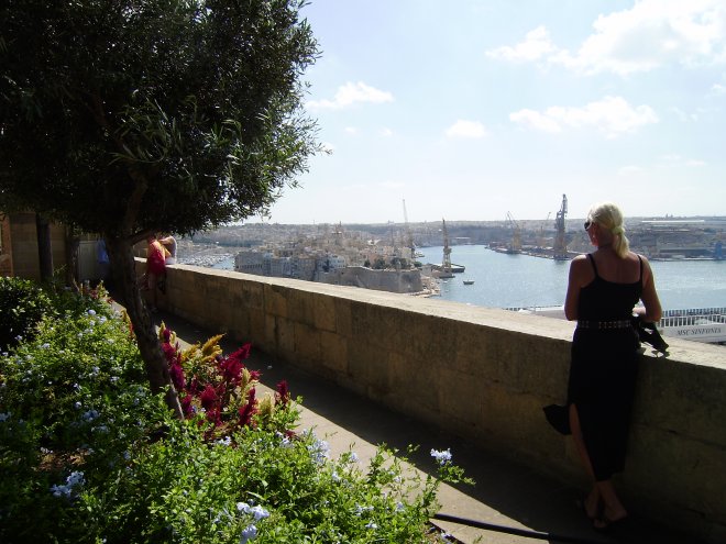 Valletta. Uitzicht vanaf de Barakka Gardens op Grand Harbour