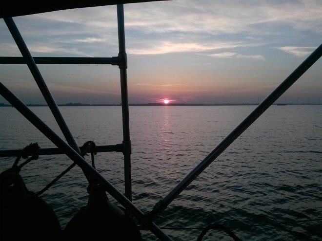 Zonsopgang over het Hollands Diep.