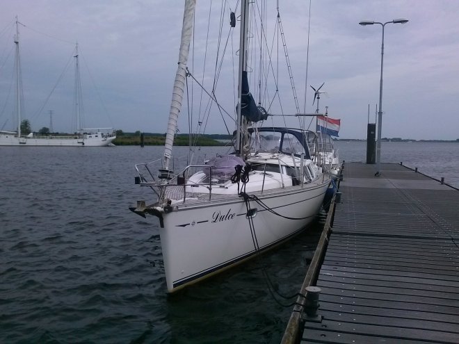 Dulce aan het noordelijk remmingwerk van de Volkeraksluis.