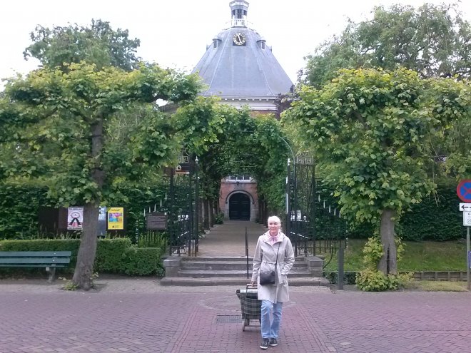 Bij de Koepelkerk in Willemstad