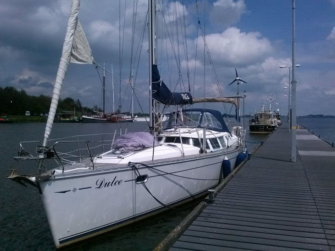 Dulce aan het noordelijk remmingwerk van de Volkeraksluis.