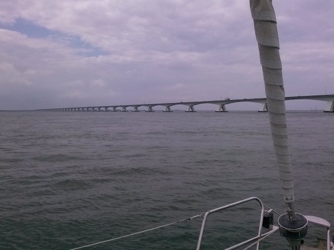 Bij de Zeelandbrug een uur wachten.