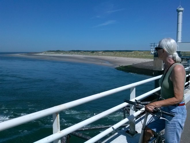 Op de Oosterscheldekering.