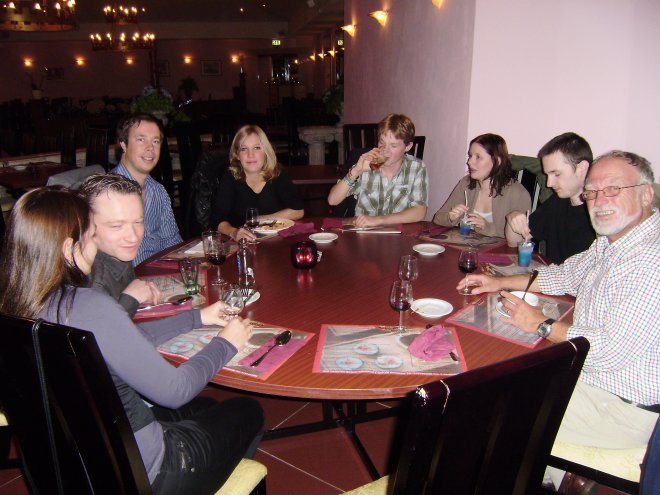 Familiediner in Wok Gorkum. Vlnr Tessa, Jeffrey, Pijke, Floor, Bas, Esther, Rommert en ik