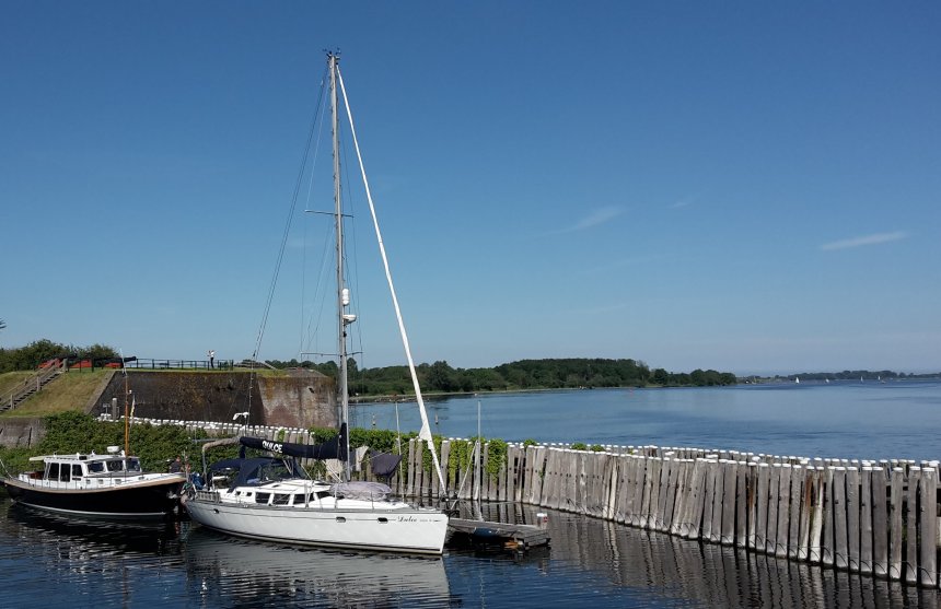 Veere. Dulce op ons unieke plekje tegenover de Campveerse toren.