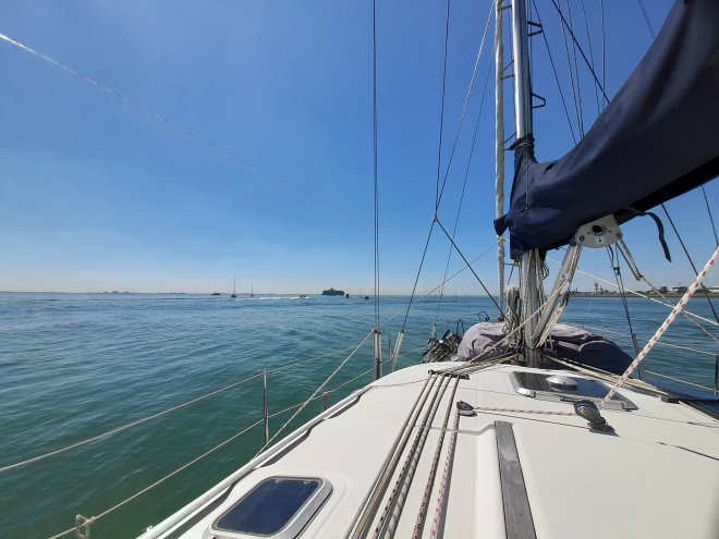 De Westerschelde en de zee. Rechts ligt Vlissingen.