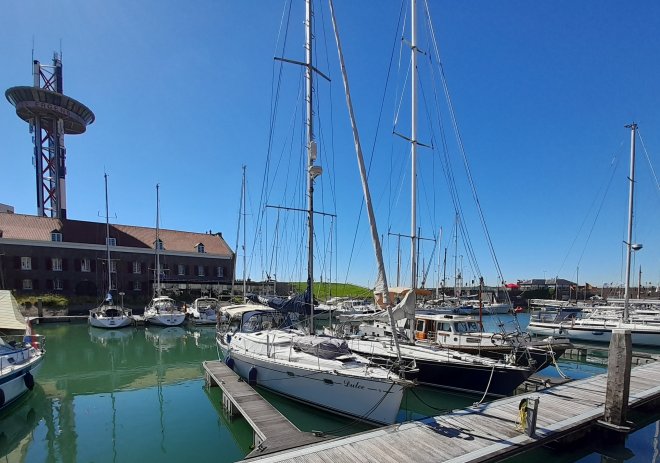 Vlissingen. Dulce in de Michiel de Ruyterhaven. Links op de foto Het Arsenaal.
