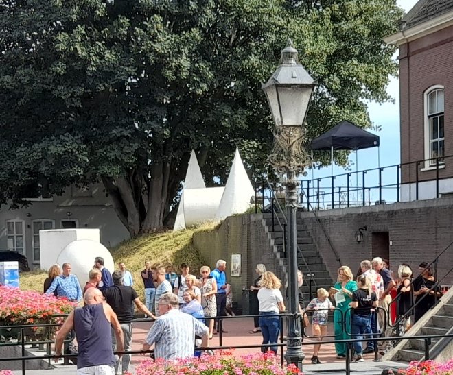 Feestelijke presentatie van de Gorcumse Bliekenbox op de sluis